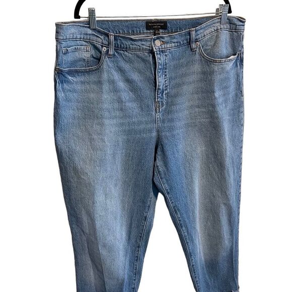 Banana Republic- Slouch Jean with Raw Hems and Wide Cuffs Jeans women's, 18 Tall - Picture 4 of 13